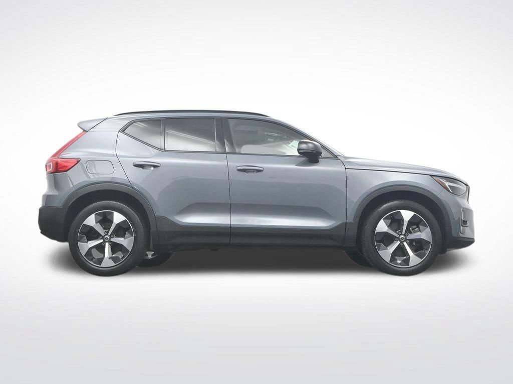 Used 2023 Volvo XC40 B4 Ultimate FWD image 40