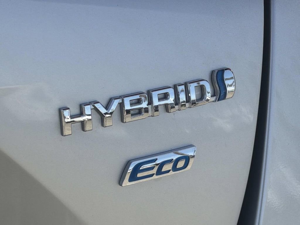 Used 2019 Toyota Prius L Eco w/ Carpet Mat Package FWD image 23