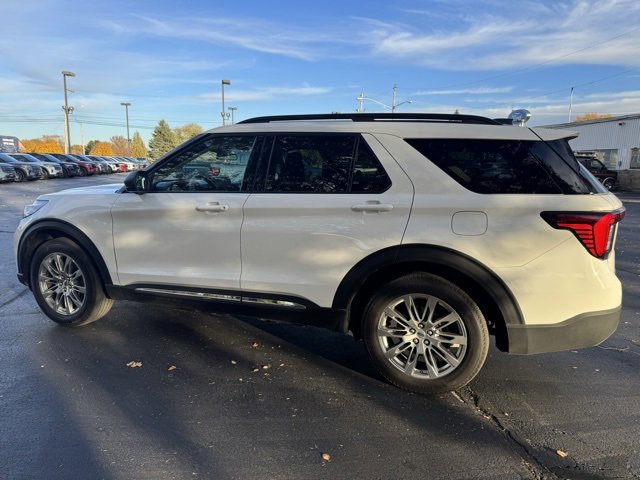Certified 2025 Ford Explorer Active w/ Active Comfort Package image 3