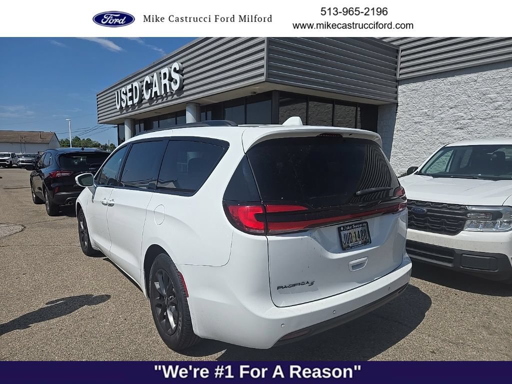 Used 2021 Chrysler Pacifica Touring w/ S Appearance Package FWD image 4