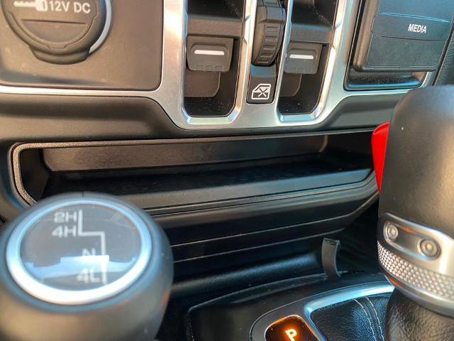 Used 2018 Jeep Wrangler Unlimited Sahara AWD/4WD image 21
