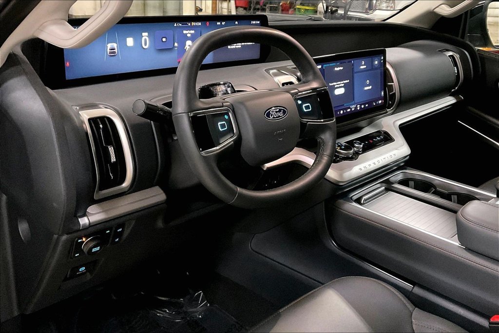 Certified 2025 Ford Expedition Active AWD/4WD image 13