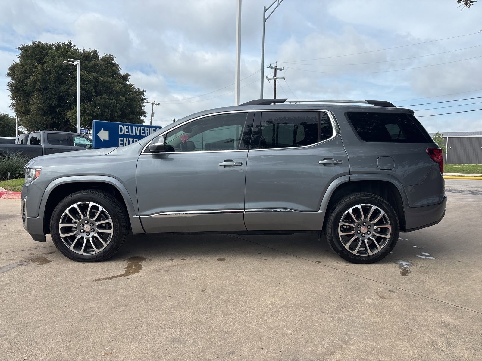 Used 2022 GMC Acadia Denali w/ Denali Technology Package FWD image 7