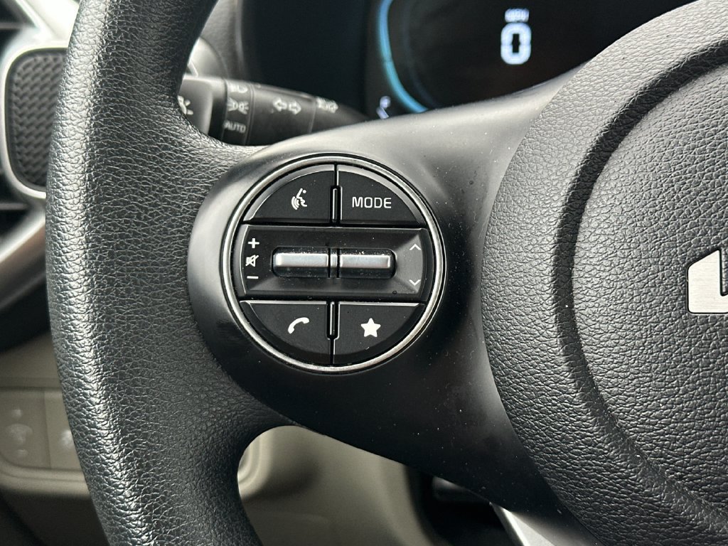 Used 2025 Kia Soul LX w/ LX Technology Package FWD image 22
