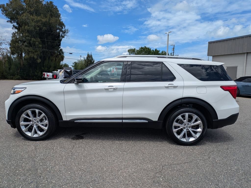 Certified 2022 Ford Explorer Platinum w/ Equipment Group 601A AWD/4WD image 3