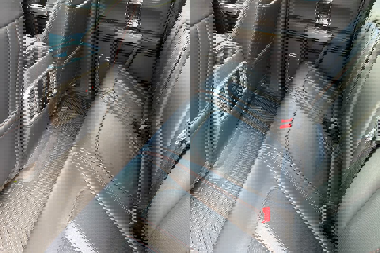 Certified 2022 Ford F350 Platinum w/ Tremor Off-Road Package image 10