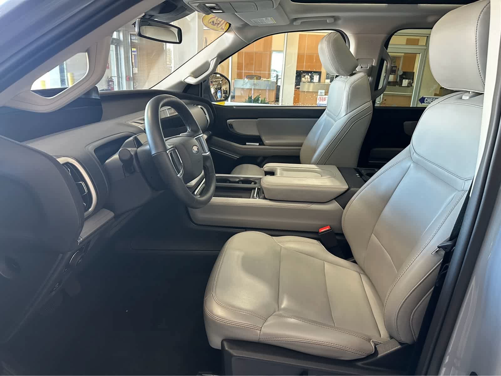 Certified 2025 Ford Expedition Active AWD/4WD image 24