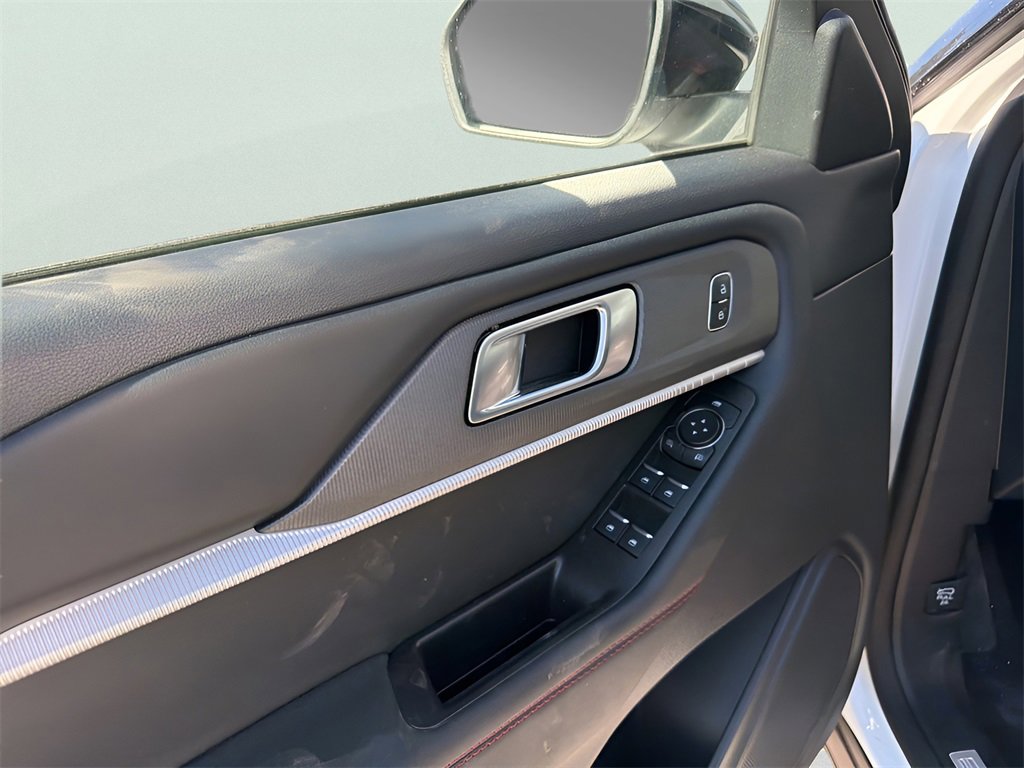 Certified 2025 Ford Explorer ST-Line w/ ST-Line Street Pack image 11
