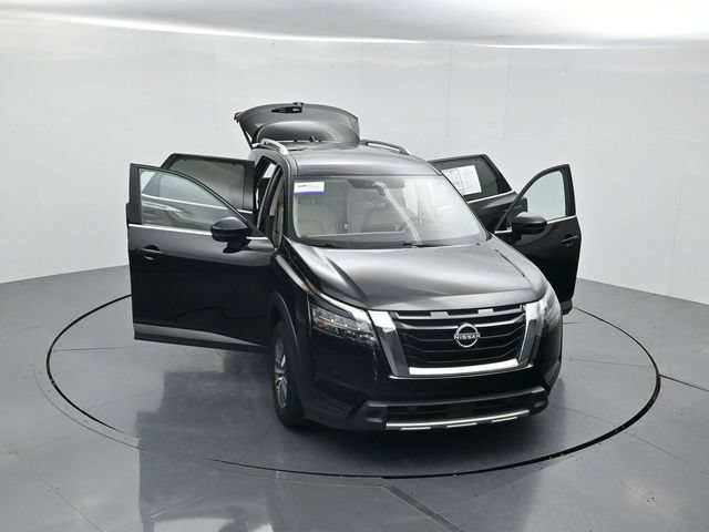 Used 2025 Nissan Pathfinder SL FWD image 51