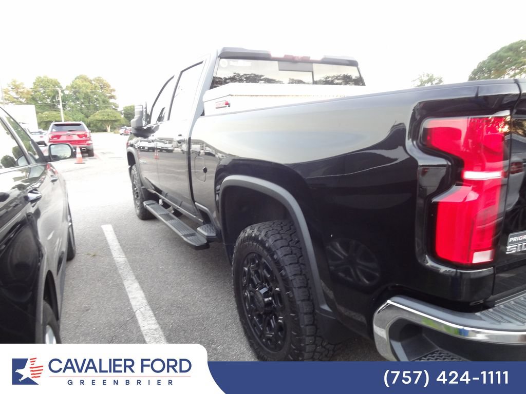 Used 2024 Chevrolet Silverado 2500 LTZ w/ LTZ Convenience Package AWD/4WD image 4