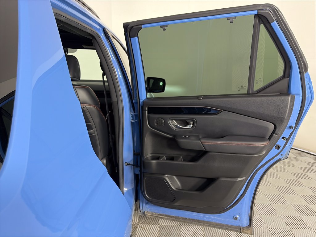 Used 2025 Honda Pilot TrailSport image 28
