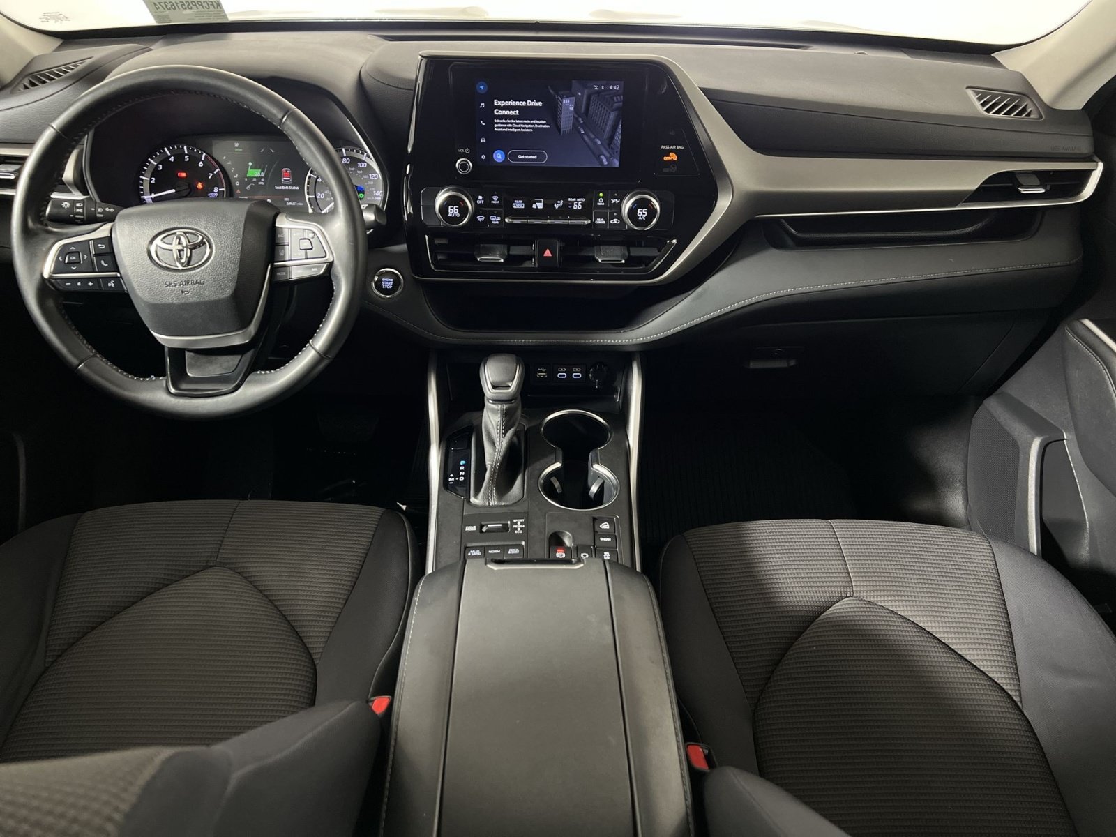 Used 2023 Toyota Highlander LE AWD/4WD image 22
