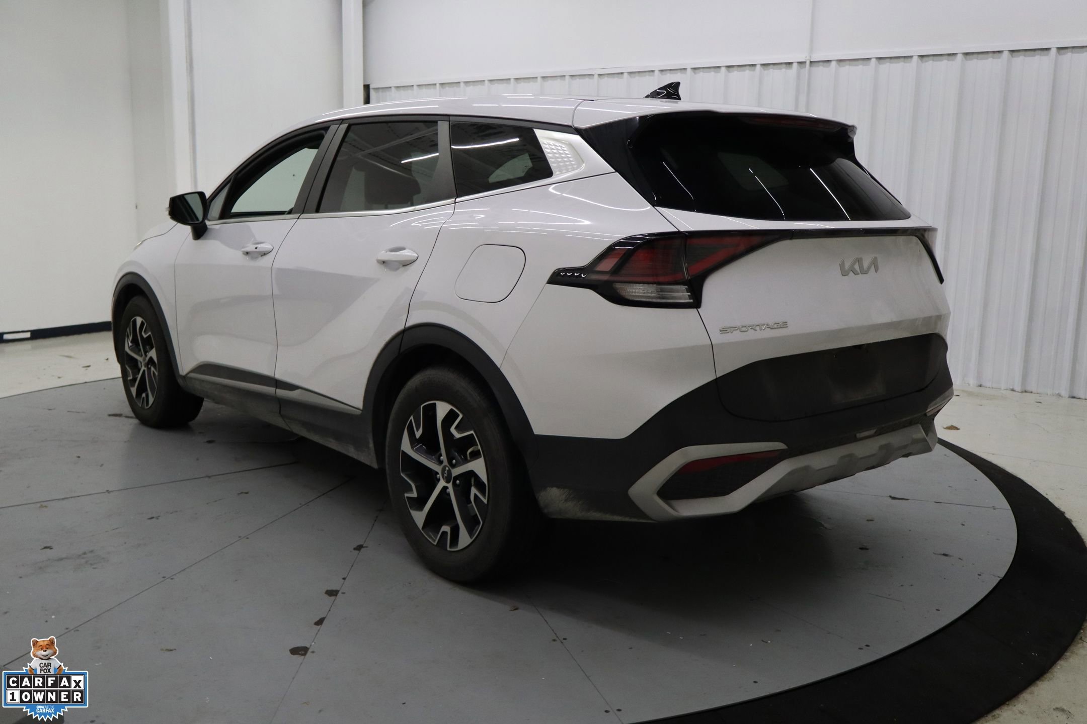 Used 2025 Kia Sportage EX image 8