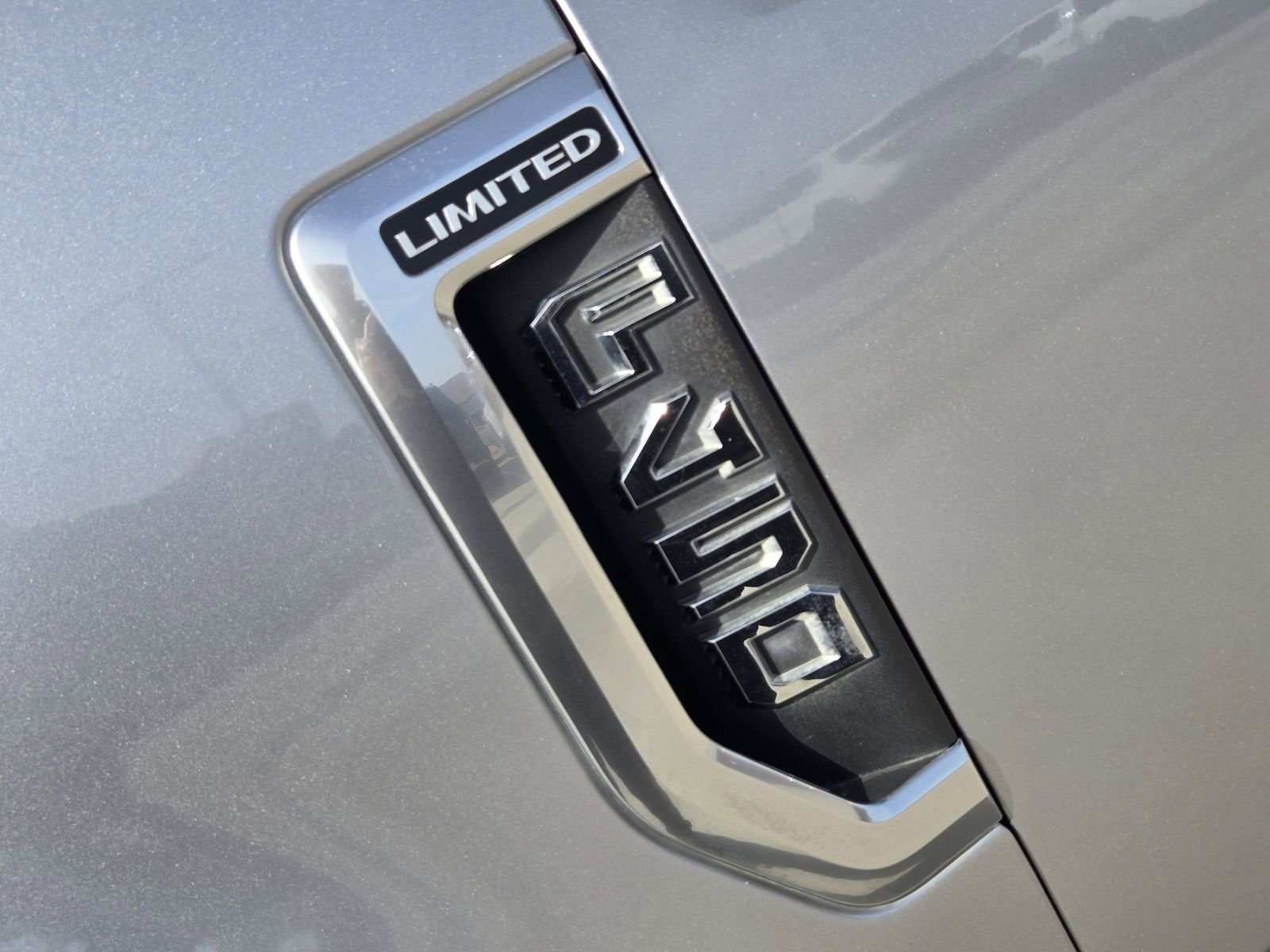 Certified 2022 Ford F450 Limited w/ FX4 Off-Road Package image 12