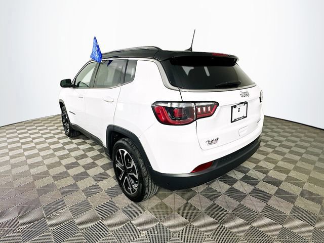 Used 2023 Jeep Compass Limited image 3