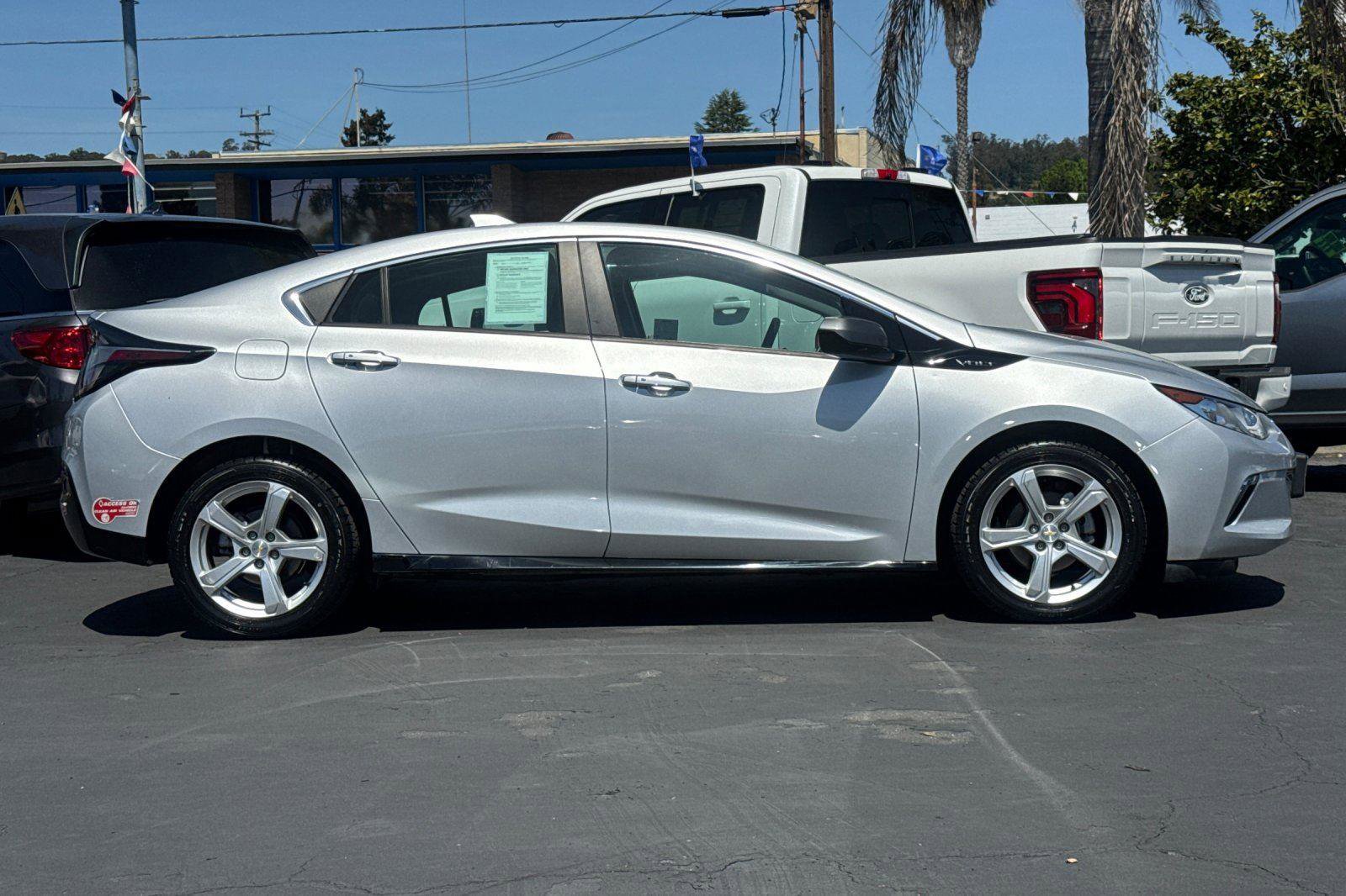 Used 2017 Chevrolet Volt LT w/ Comfort Package image 24