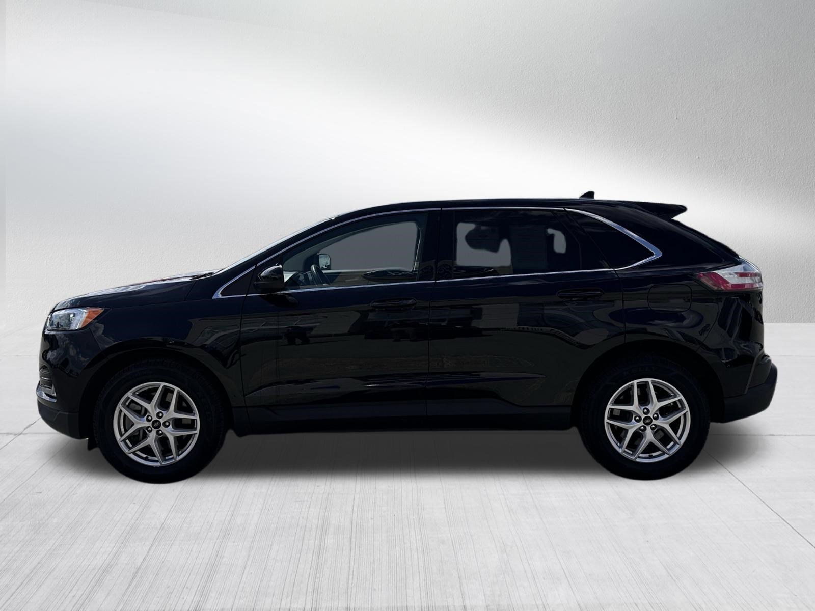 Certified 2024 Ford Edge SEL w/ Convenience Package AWD/4WD image 4