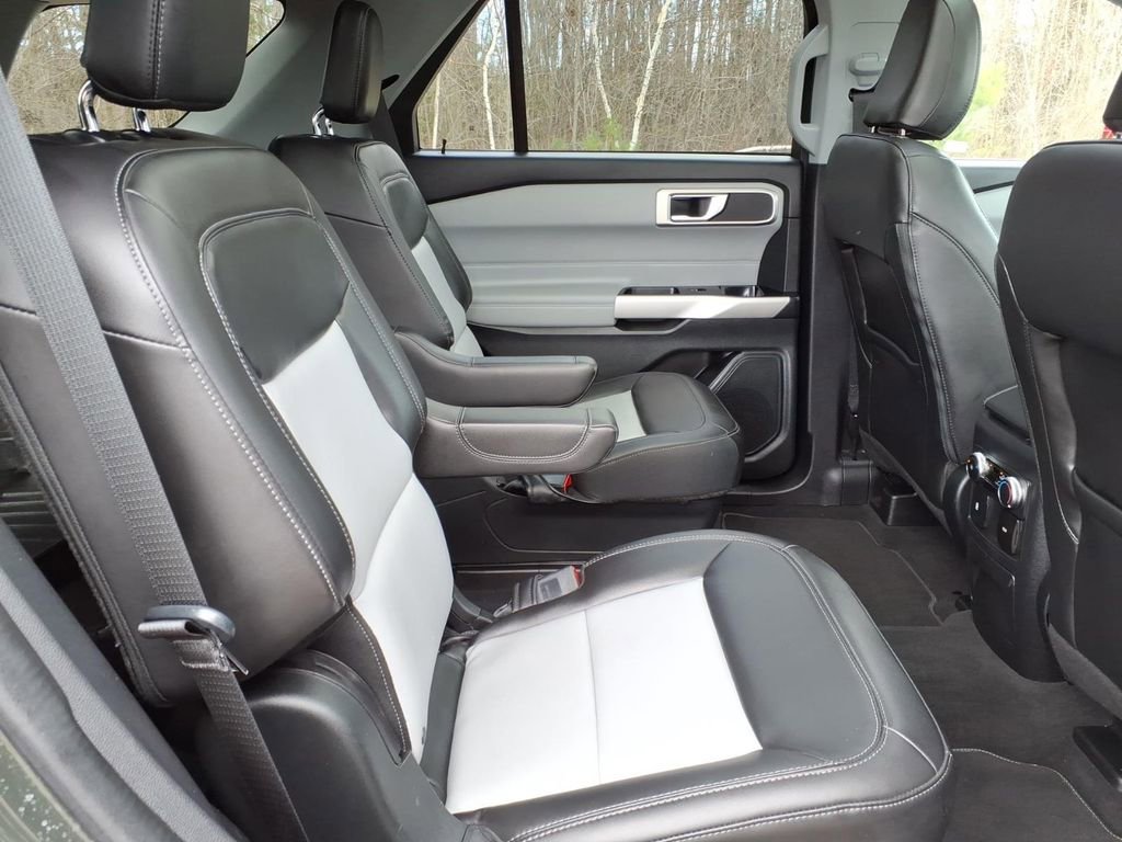 Certified 2022 Ford Explorer XLT w/ Equipment Group 202A AWD/4WD image 13