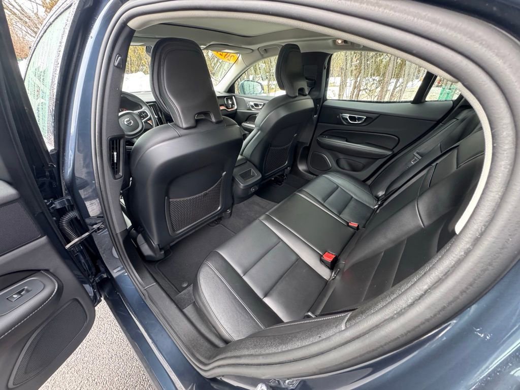 Used 2021 Volvo S60 T5 Momentum image 9