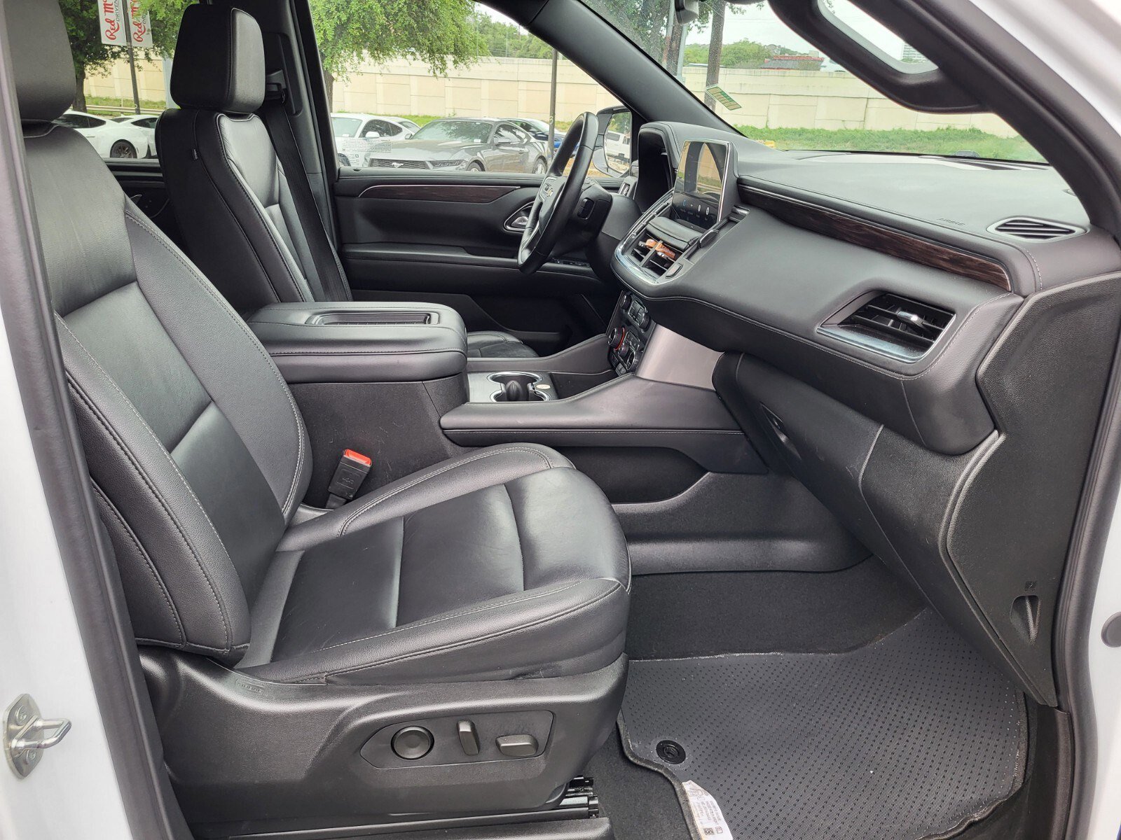 Used 2024 Chevrolet Suburban LT image 12