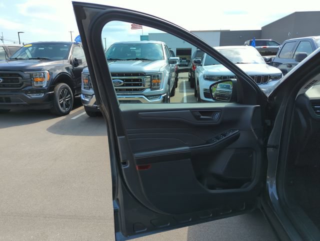 Certified 2025 Ford Escape Active AWD/4WD image 25