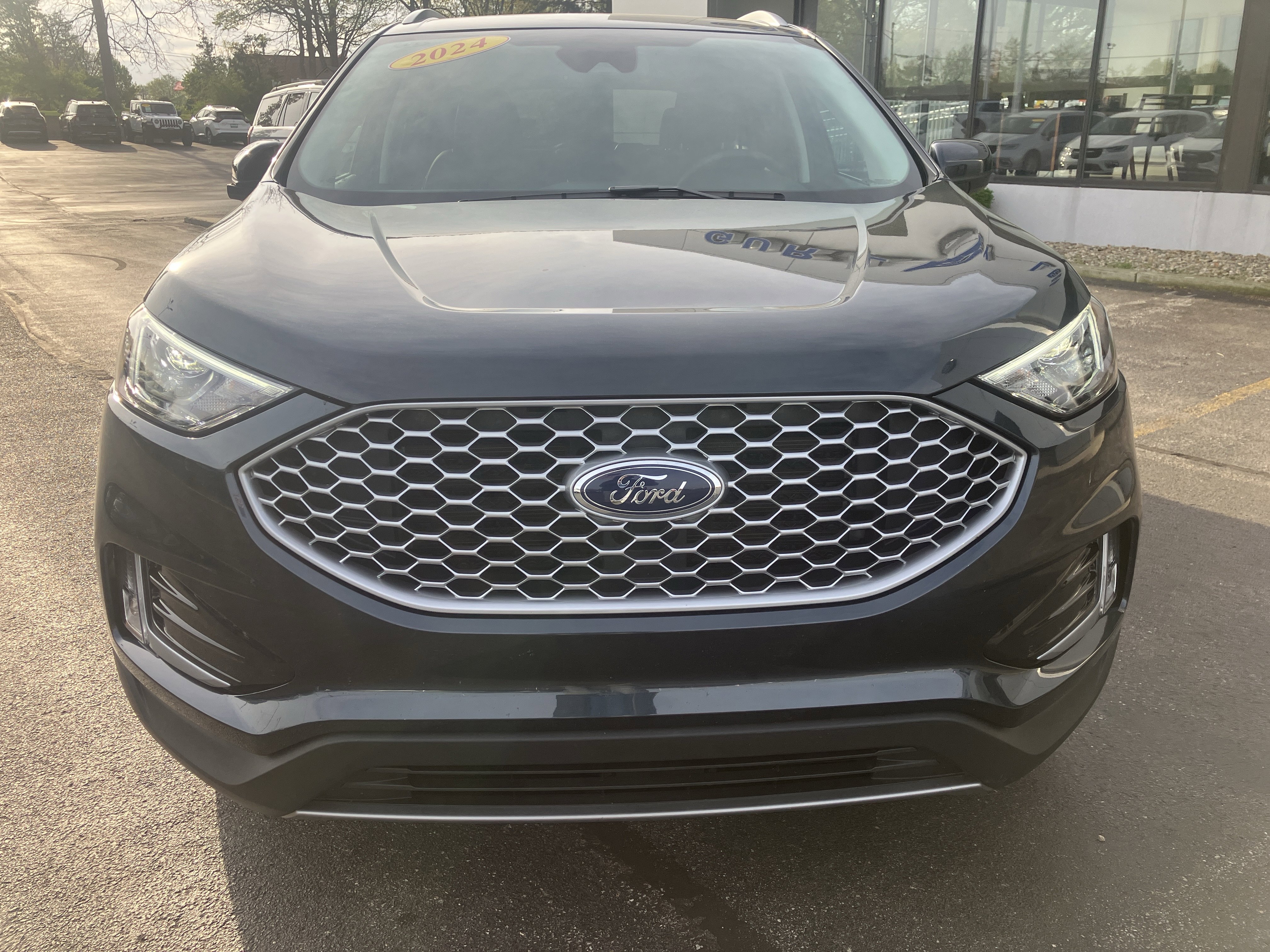 Certified 2024 Ford Edge SEL w/ Convenience Package AWD/4WD image 2