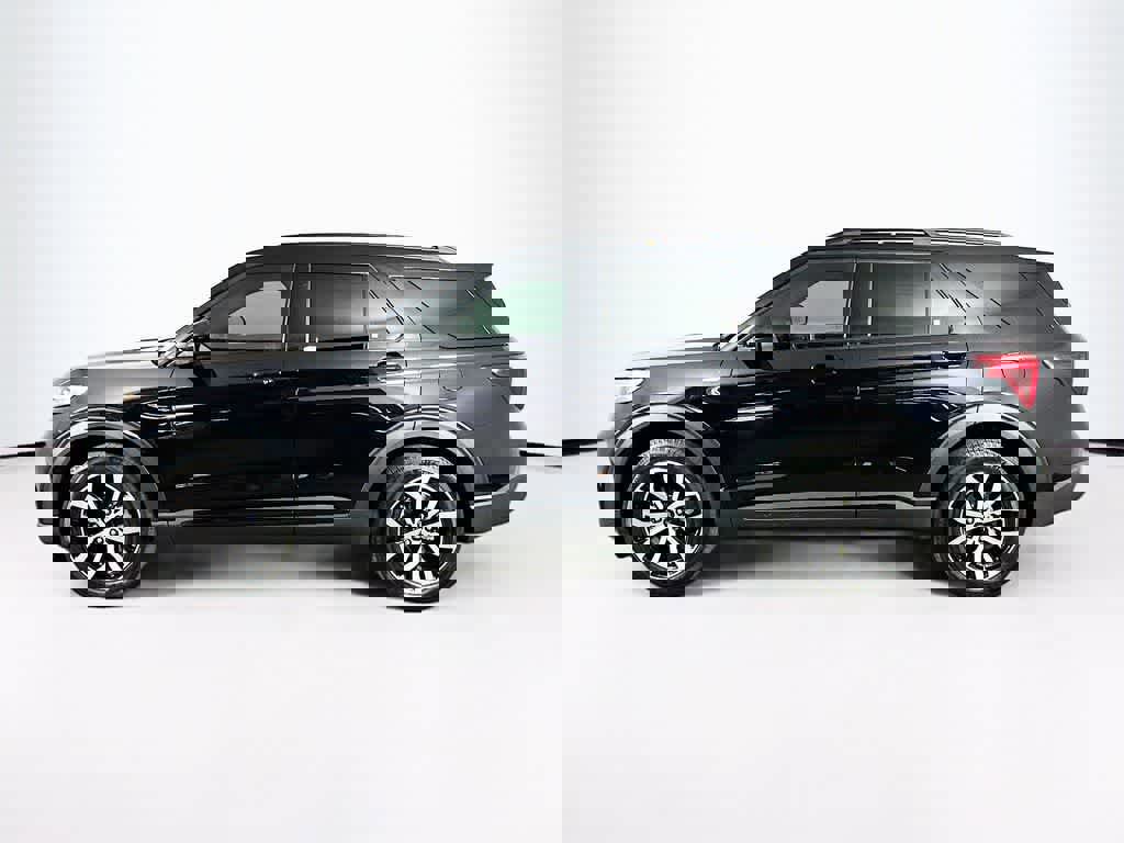 Certified 2022 Ford Explorer ST-Line w/ Class IV Trailer Tow Package image 2