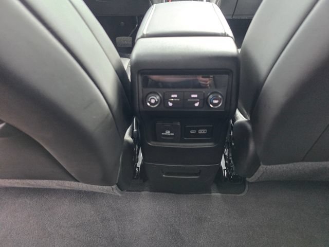 Used 2023 GMC Acadia SLT w/ Preferred Package AWD/4WD image 17
