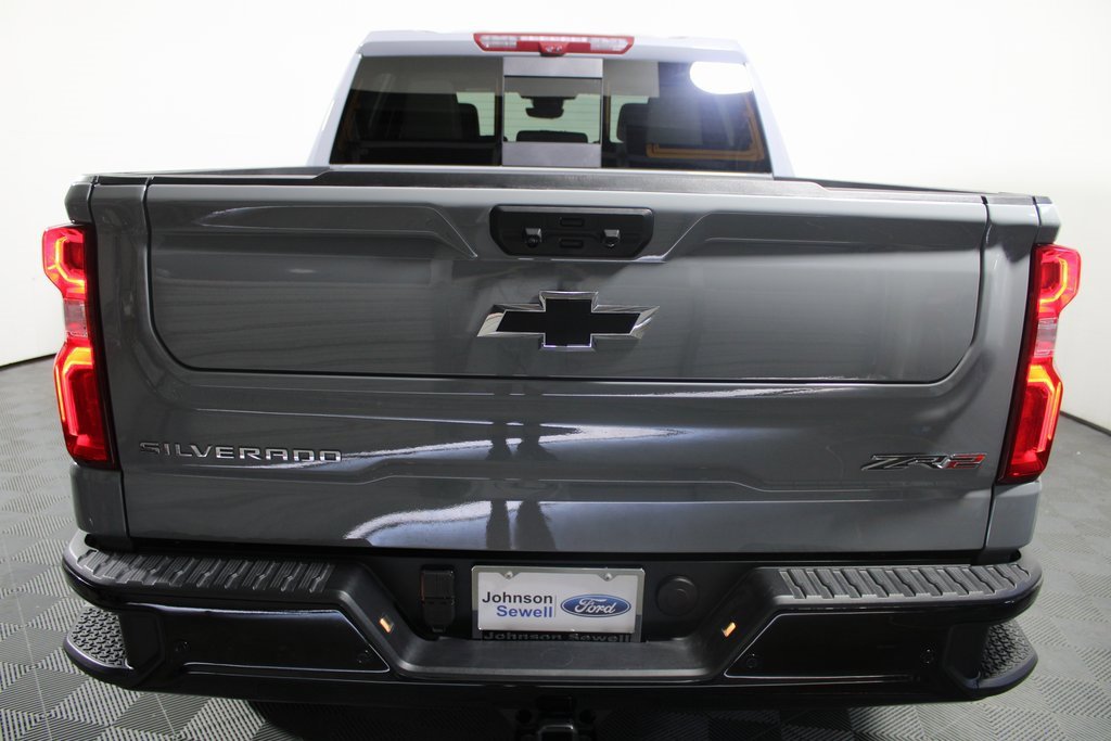 Used 2025 Chevrolet Silverado 1500 ZR2 w/ Technology Package image 6