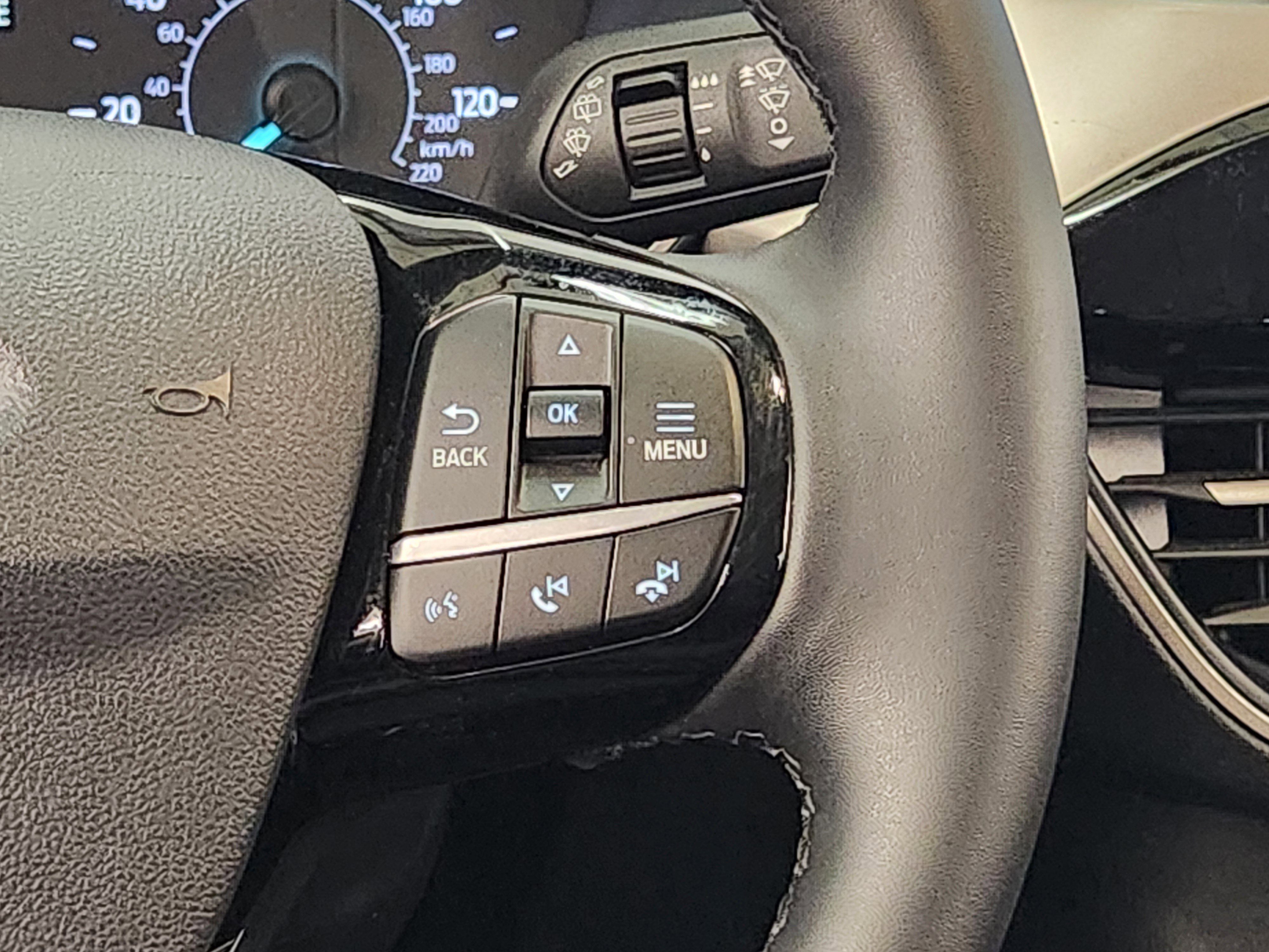 Certified 2022 Ford Escape SEL image 29