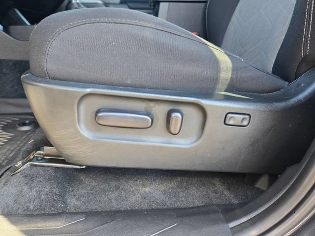 Used 2023 Toyota Tacoma TRD Off-Road w/ Advanced Technology Package AWD/4WD image 12