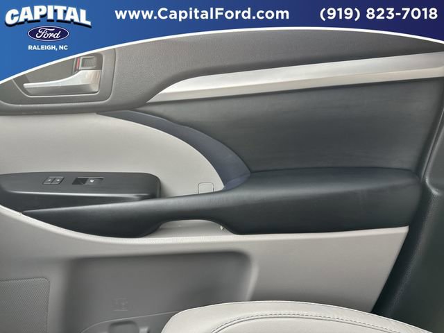 Used 2019 Toyota Highlander XLE image 27