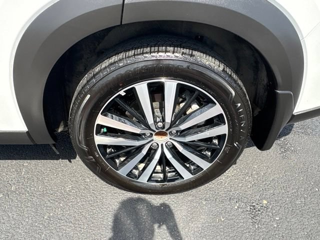 Used 2025 Nissan Pathfinder Platinum FWD image 4