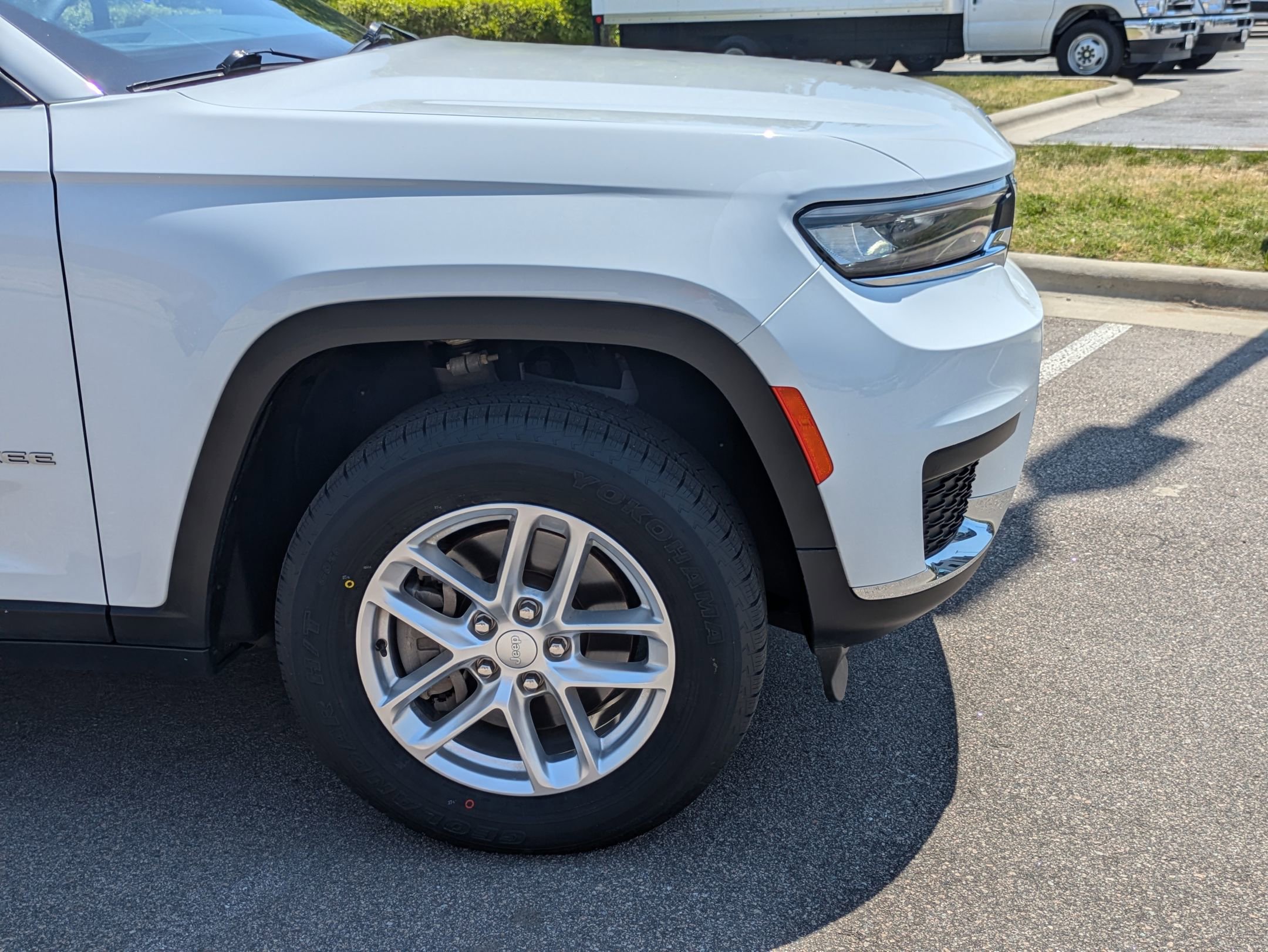 Used 2024 Jeep Grand Cherokee L Laredo w/ Luxury Tech Group I RWD image 11