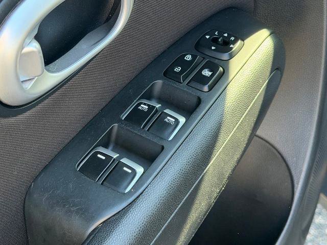 Used 2018 Kia Soul + FWD image 12
