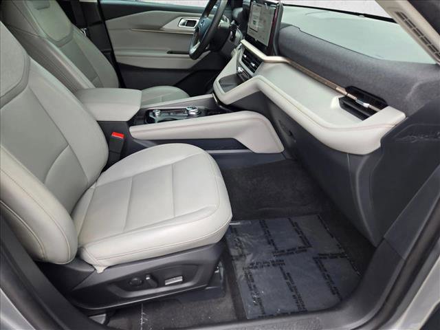 Certified 2025 Ford Explorer Active w/ Active Comfort Package RWD image 19