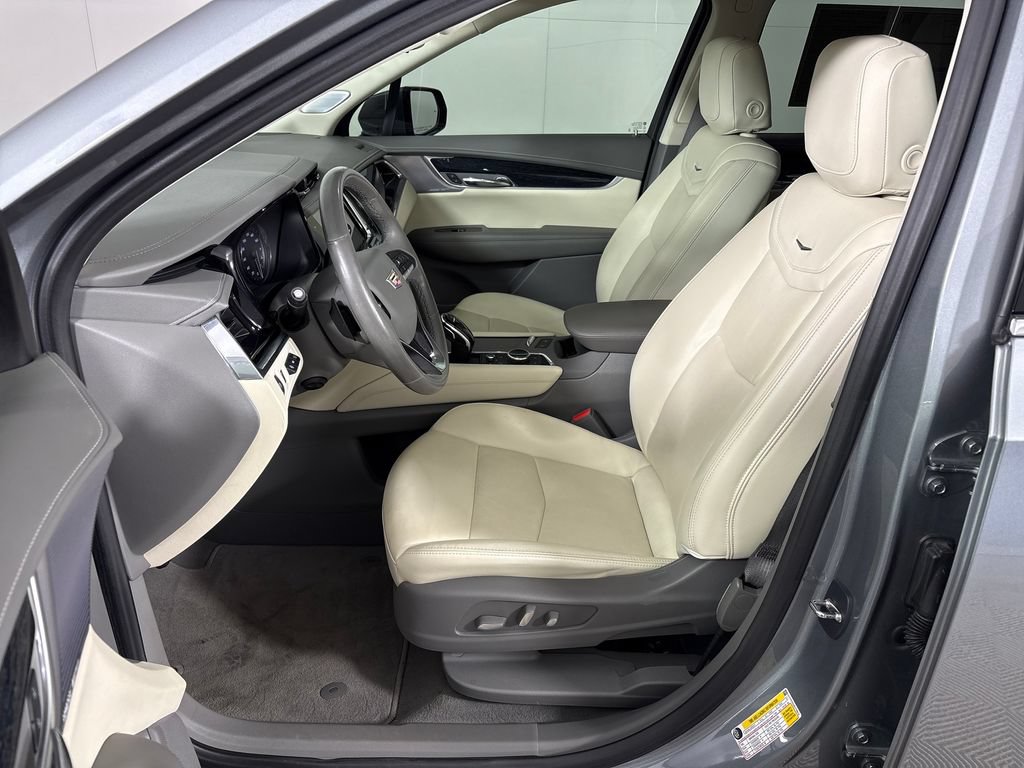 Used 2024 Cadillac XT6 Premium Luxury w/ Technology Package FWD image 17