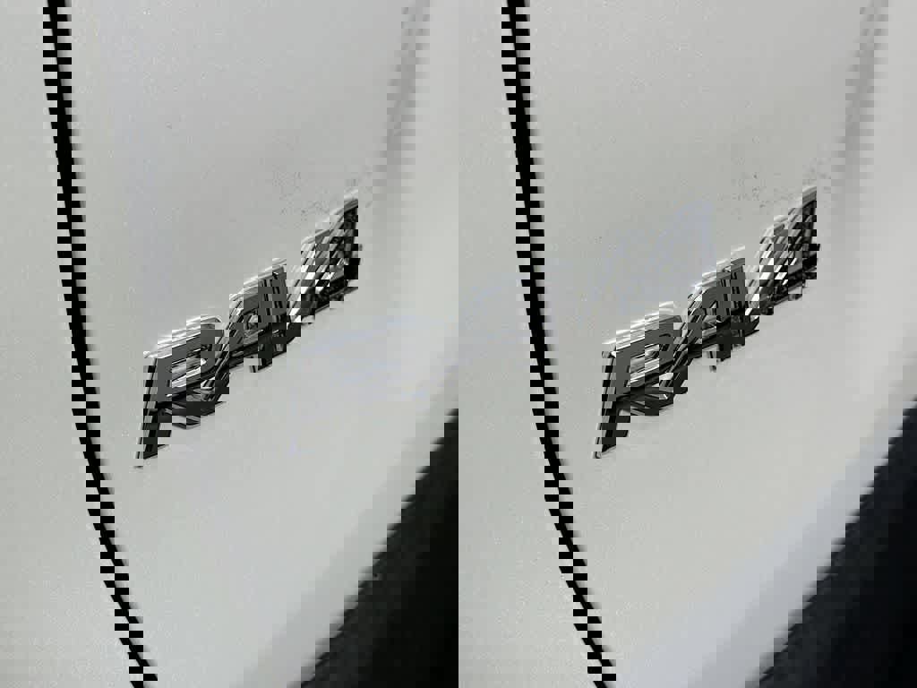 Used 2021 Toyota RAV4 XLE Premium image 10