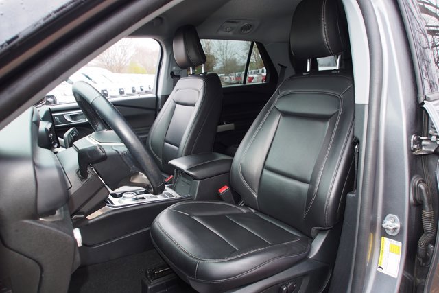 Certified 2022 Ford Explorer XLT w/ Equipment Group 202A image 19