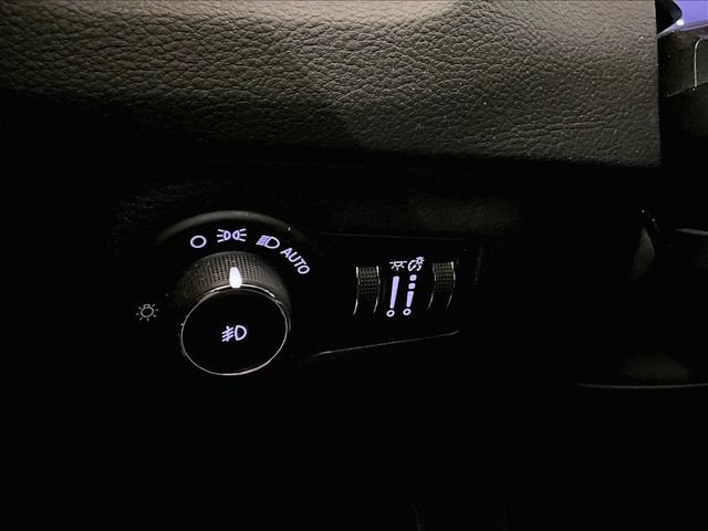 Used 2018 Jeep Compass Latitude w/ Popular Equipment Group AWD/4WD image 30