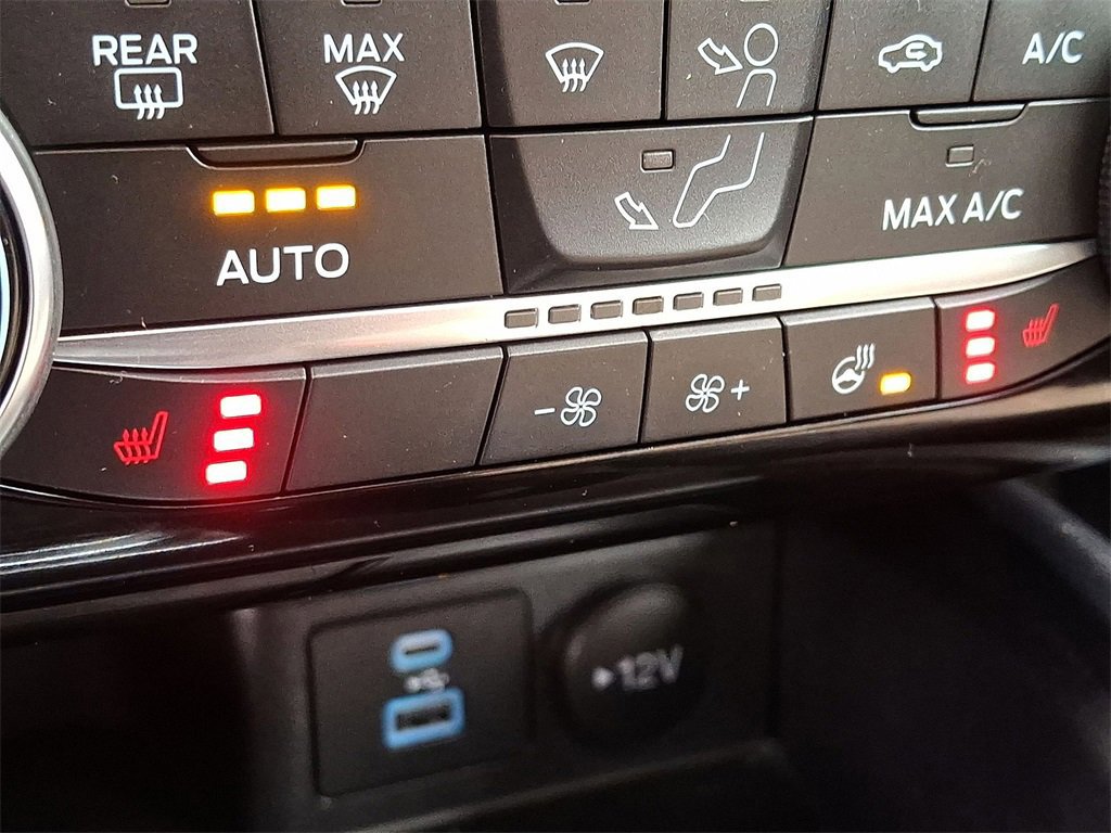 Certified 2022 Ford Escape Titanium w/ Titanium Elite Package image 24