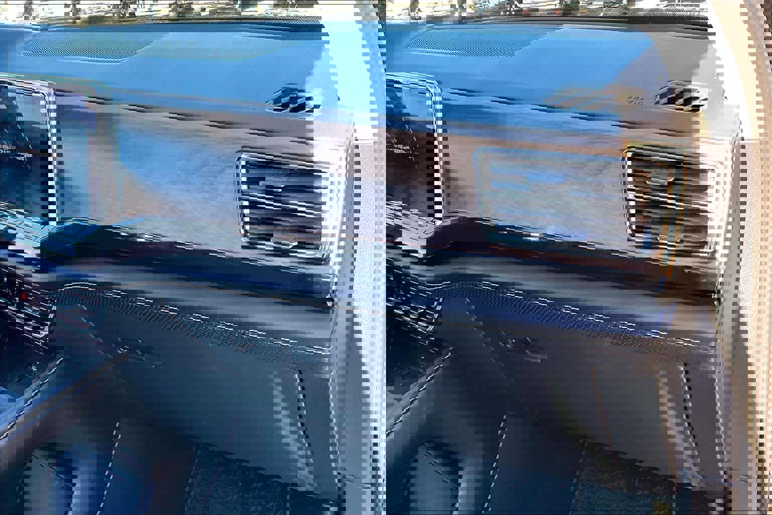 Used 2025 Volkswagen Atlas SE image 15