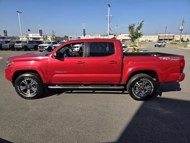 Used 2017 Toyota Tacoma TRD Sport AWD/4WD image 8