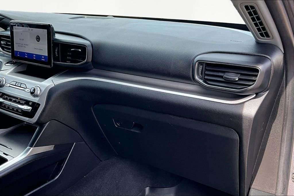 Certified 2021 Ford Explorer XLT w/ Equipment Group 202A image 17
