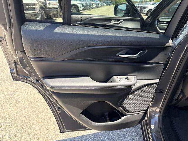 Used 2024 Jeep Grand Cherokee Laredo X RWD image 28