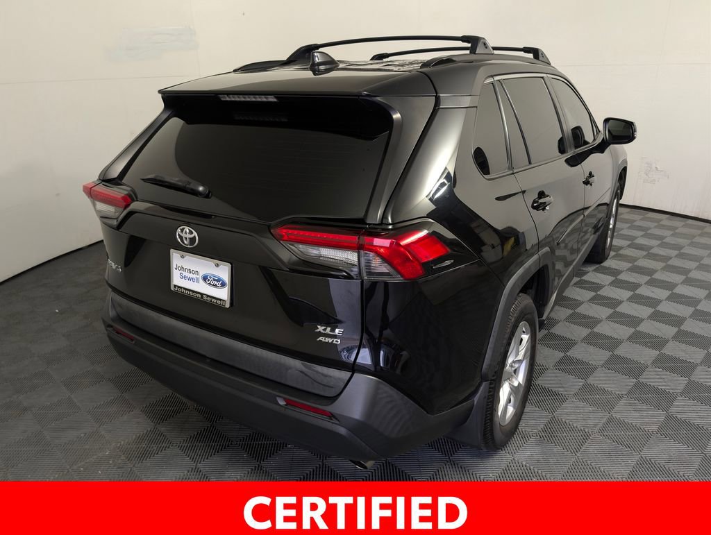 Used 2020 Toyota RAV4 XLE AWD/4WD image 2