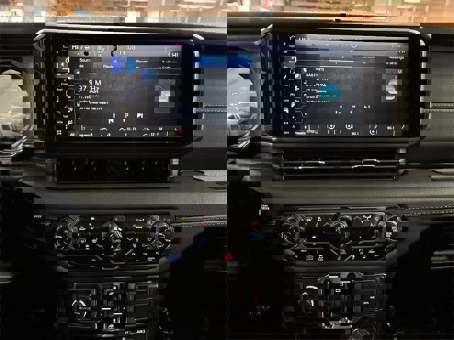 Used 2024 Jeep Wrangler Unlimited Sahara w/ Safety Group image 8