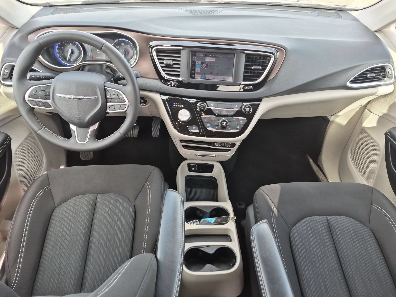 Used 2024 Chrysler Voyager LX FWD image 27