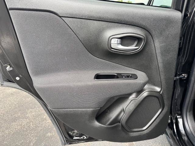 Used 2021 Jeep Renegade Latitude AWD/4WD image 24