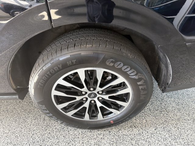 Certified 2025 Ford Expedition Platinum AWD/4WD image 8